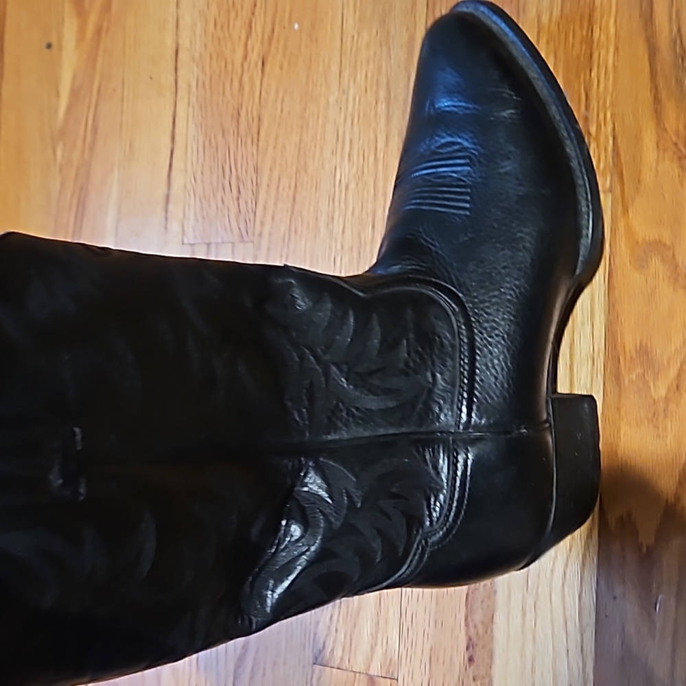 Ariat 8.5 ee  cowboy boots